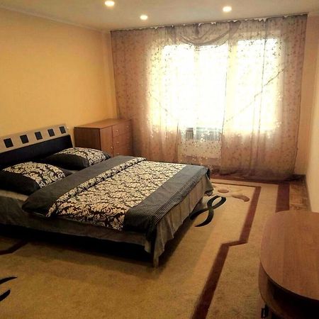 Gil Apartment 2К Квартира Центр Пл Петефи 9A ウージュホロド エクステリア 写真